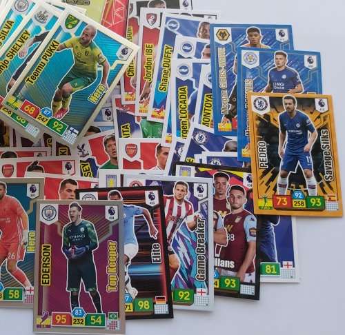 ENGLISH PREMIER LEAGUE 2019/2020 - BUNDLE of 50 "SHINY FOIL&BASE" TRADING CARDS WITH COLLECTORS TIN