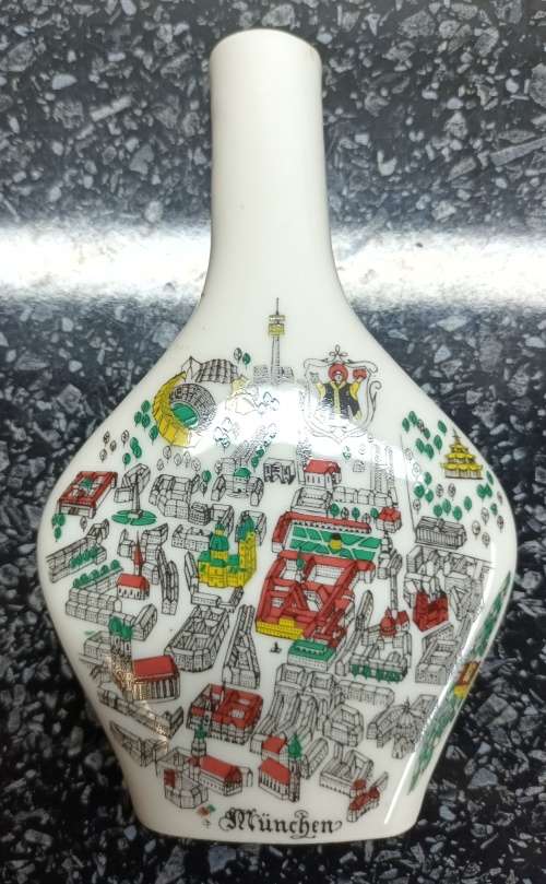 ESCORIAL GRUN LIQUEUR MINI BOTTLE - Germany 56% - Sealed and in Perfect Condition