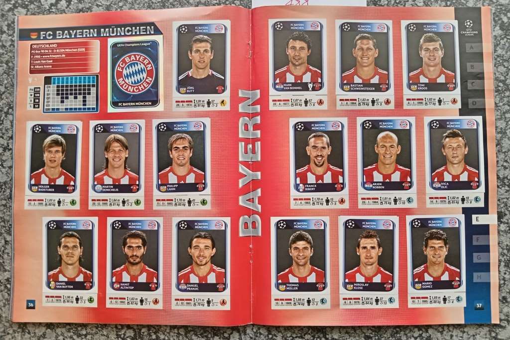 PANINI CHAMPIONS LEAGUE 2010/11 STICKER COLLECTION - ALMOST COMPLETE BOOK