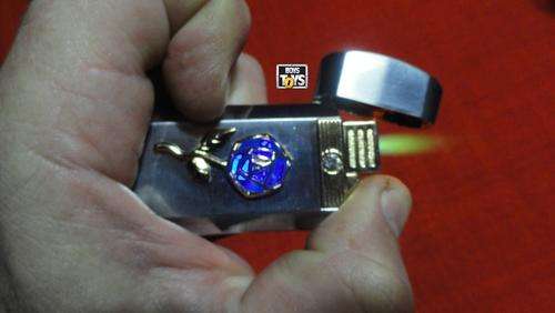 Exquisite Blue Light-up Rose Lighter with Green Jetflame