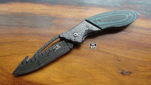 WASP Hunting Knife with skinner - Black Blade with pattern