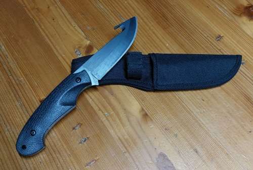 Hunting knife with Gut Hook