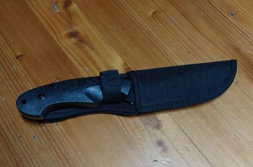 Hunting knife with Gut Hook