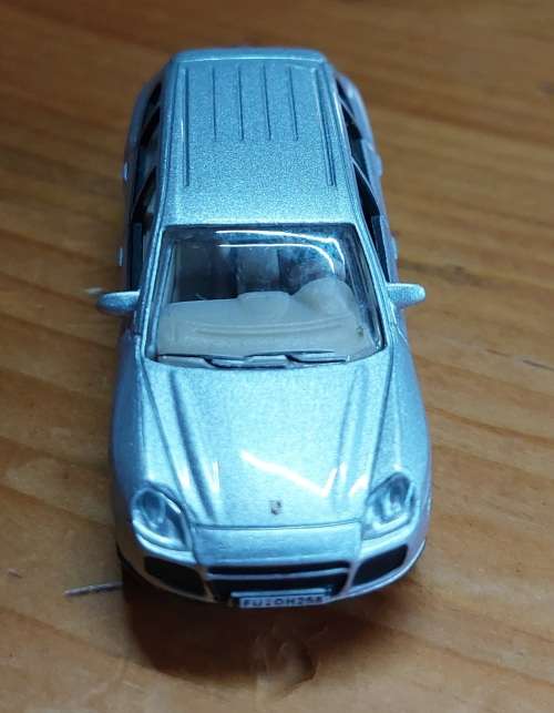 MALIBU PORSCHE CAYENNE TURBO DIECAST