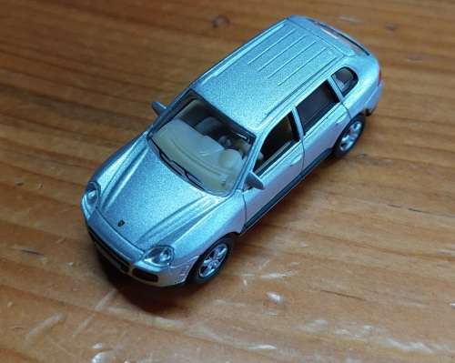 MALIBU PORSCHE CAYENNE TURBO DIECAST