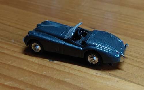 MALIBU JACGUAR  DIECAST