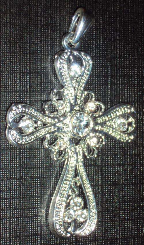 STUNNING FILIGREE SILVER DIAMANTE PENDANT