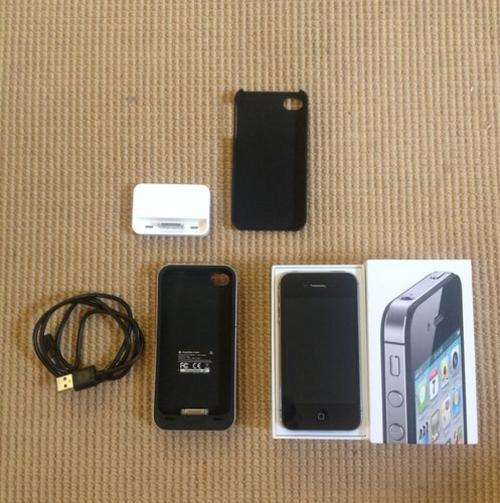 Brand new Apple iPhone 4S (latest model) 64GB Unlocked to any network