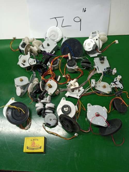 Joblot 16 stepper motors with gears used