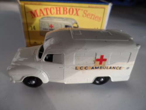 MATCHBOX NO 14 LOMAS AMBULANCE