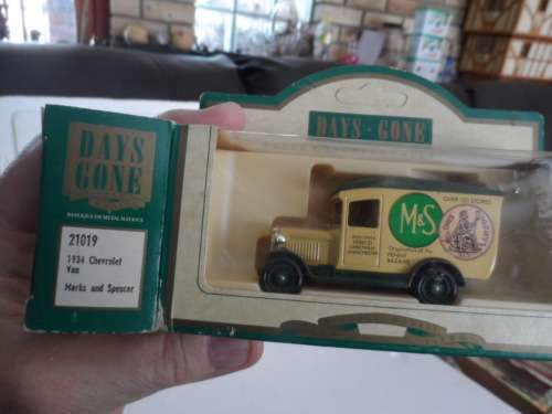 LLEDO 1034  CHEV VAN - MARKS AND SPENCER  [M4]