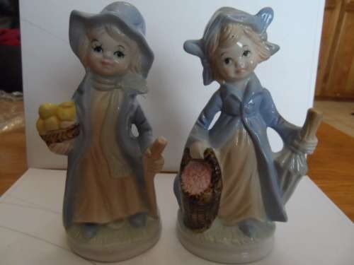 ORNAMENT DELFT TWO LITTLE GIRLS