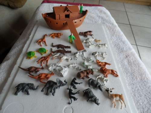 NOAHS ARK AND ANIMALS