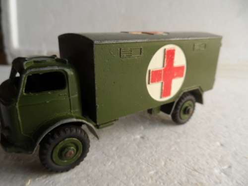 ORIGINAL DINKY 626 MILITARY AMBULANCE   [M25]