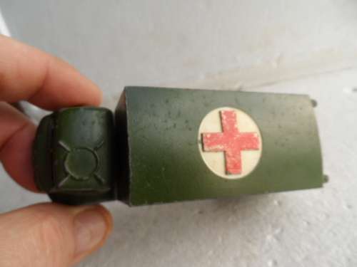 ORIGINAL DINKY 626 MILITARY AMBULANCE   [M25]