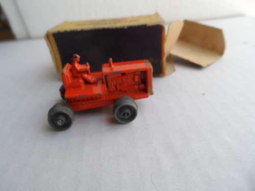 ORIGINAL MATCHBOX  NO 4 MASSEY HARRIS TRACTOR- WITH MUDGUARDS
