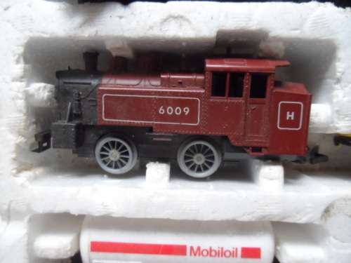 TRAIN SET, BATTERY OPERATED, HO SCALE