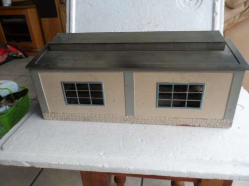 VINTAGE MARKLIN HO METAL TWO STALL ENGINE HOUSE