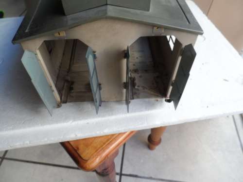 VINTAGE MARKLIN HO METAL TWO STALL ENGINE HOUSE