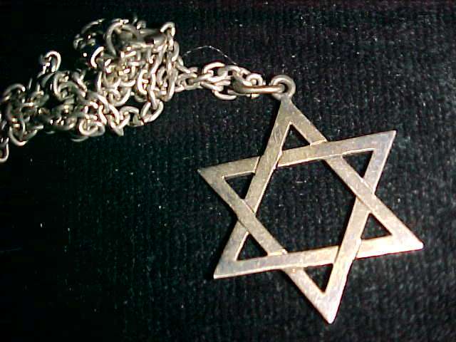 SILVER NECKLACE CANNOT MAKE OUT THE MARKINGS ON THE BACK