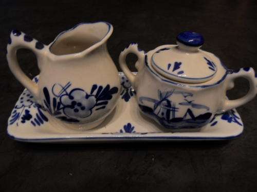 DELFT SMALL SUGAR AND MILK JUG IN TRAY