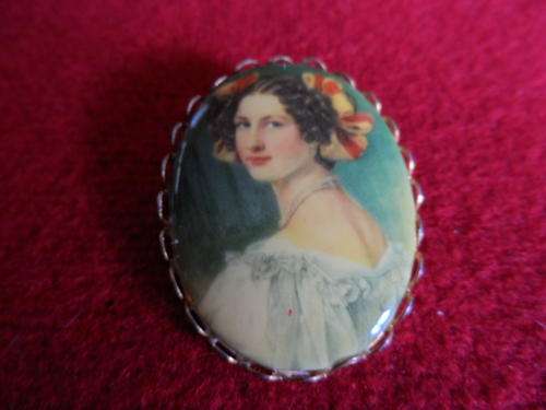VINTAGE BROOCH