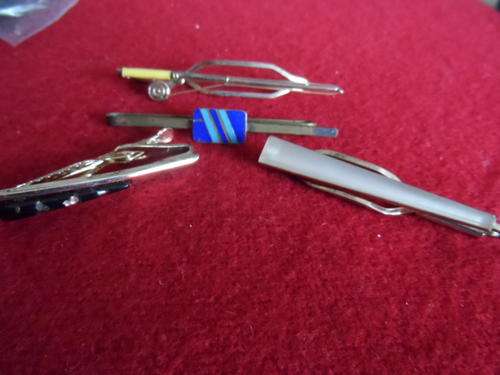 LOT OF TIE PINS