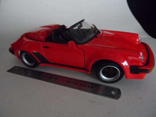 MAISTO 1989  PORSCHE 911 SPEEDSTER 1/18