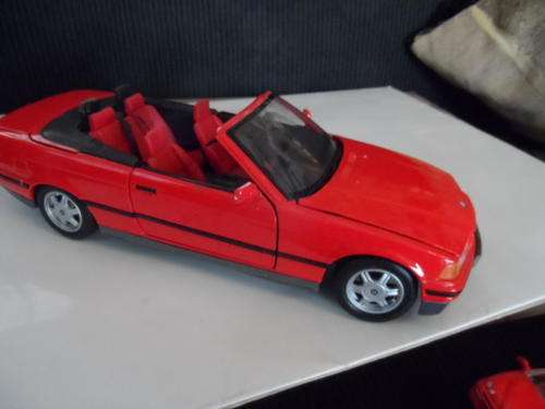 MAISTO 1990 BMW 325I CONVERTABLE 1/18 SCALE