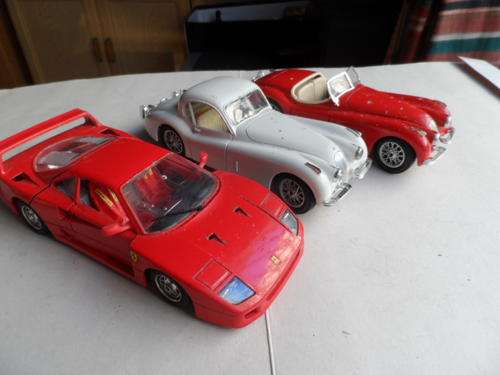 JAGUAR XK120 X2 AND FERRARI F40, 1/24 DIECAST