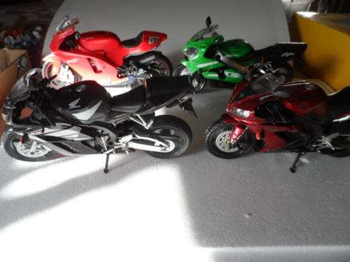 MOTORCYCLE FOURSOME 1/18