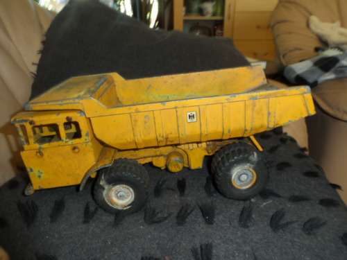 ERTL HEAVY GAUGE TIPPER -UNCLEANED, STRAIGHT FROM THE QUARRY