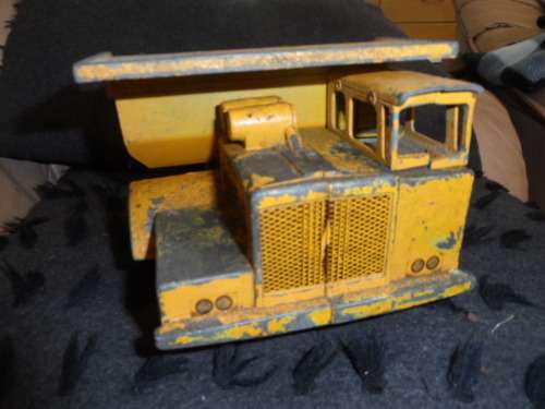 ERTL HEAVY GAUGE TIPPER -UNCLEANED, STRAIGHT FROM THE QUARRY