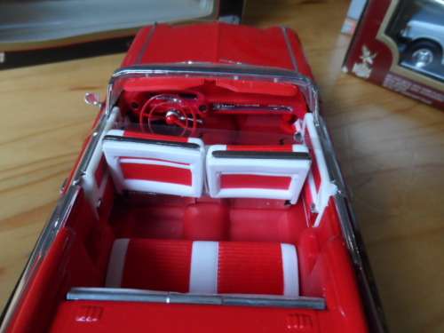 MAISTO CADILLAC ELDORADO BIARRITZ  1959   1/18 SCALE