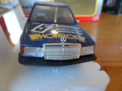 BBURAGO MERCEDES 190 E  1/25