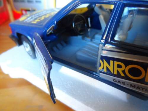 BBURAGO MERCEDES 190 E  1/25