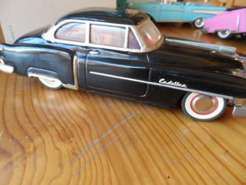 TIN FRICTION 1950 CADILLAC HARDTOP BLACK  27 CM LONG
