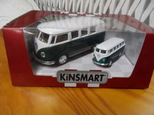 KINSMART GIFT COLLECTION  VW KOMBI WITH LITTLE ONE