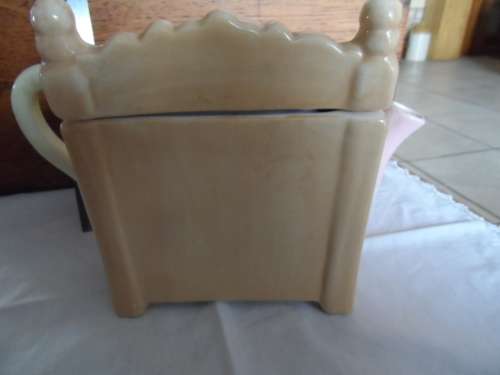 Teddy in bed teapot mint 14cm high Housten harvest