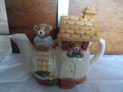 Sweet teddy house teapot `14cm 2 small paint chips