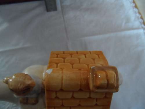 Sweet teddy house teapot `14cm 2 small paint chips