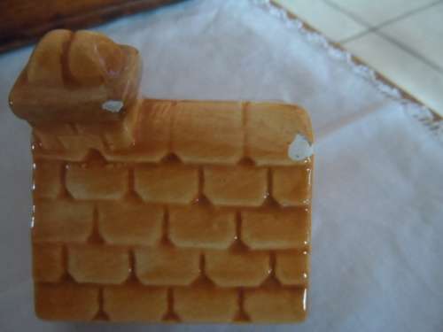 Sweet teddy house teapot `14cm 2 small paint chips