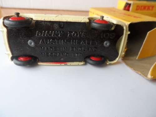 Dinky 109 Austin Healey 100 Sports 1955 to 1959 ORIGINAL BOXED