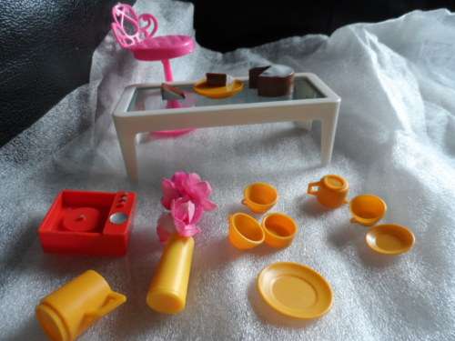 Vintage  Sindy Pedigree  Coffee table with cake plates etc