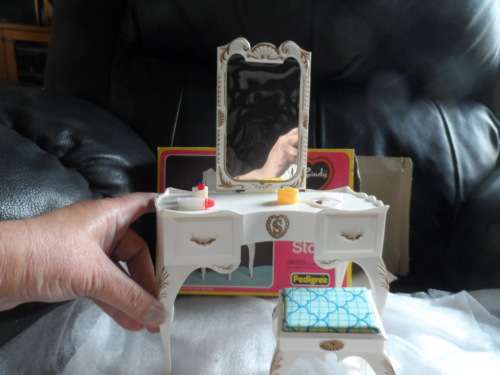Vintage Sindy Pedigree 44505 Dressing table and stool original box