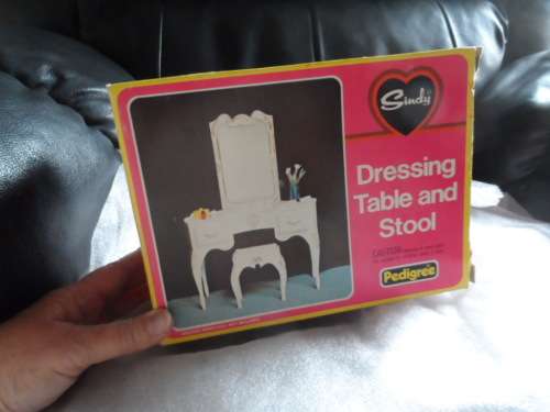 Vintage Sindy Pedigree 44505 Dressing table and stool original box