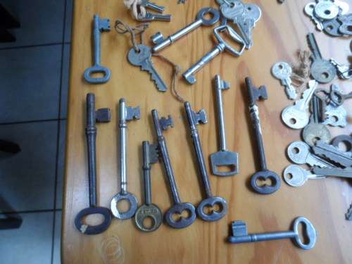huge lot of vintage and modern keys- one bid for all