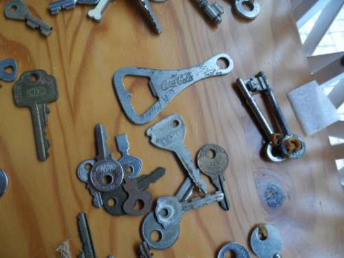 huge lot of vintage and modern keys- one bid for all