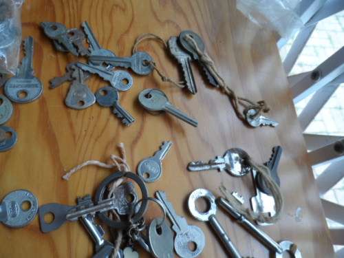 huge lot of vintage and modern keys- one bid for all