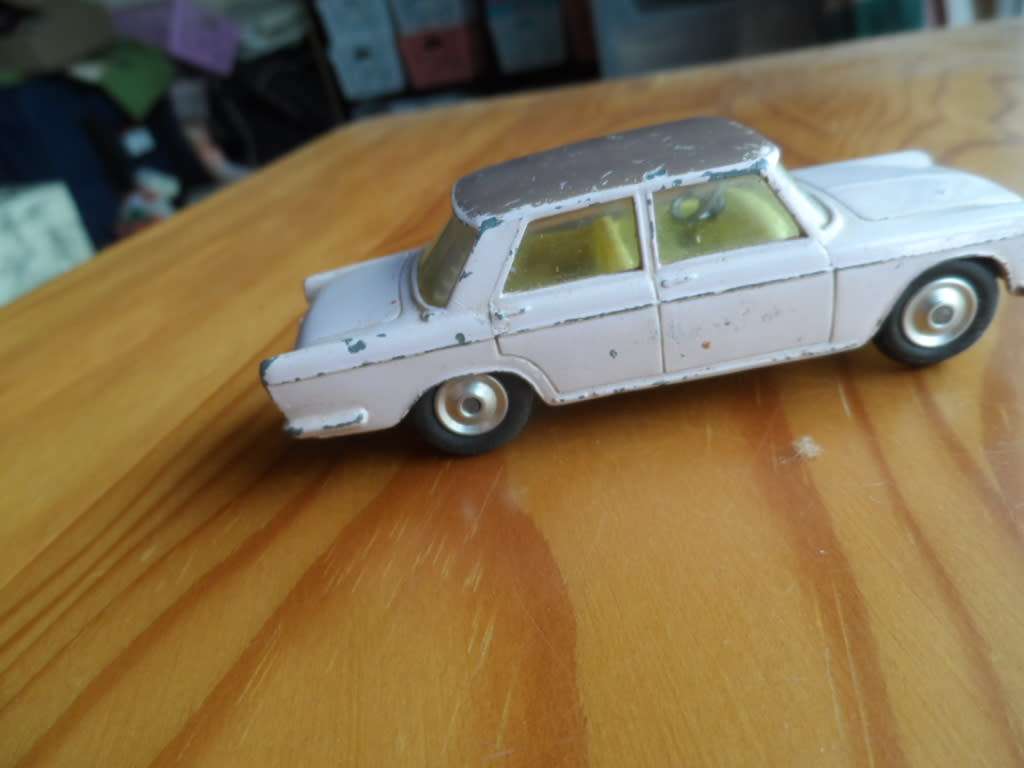 VINTAGE CORGI FIAT 2100  [D75]